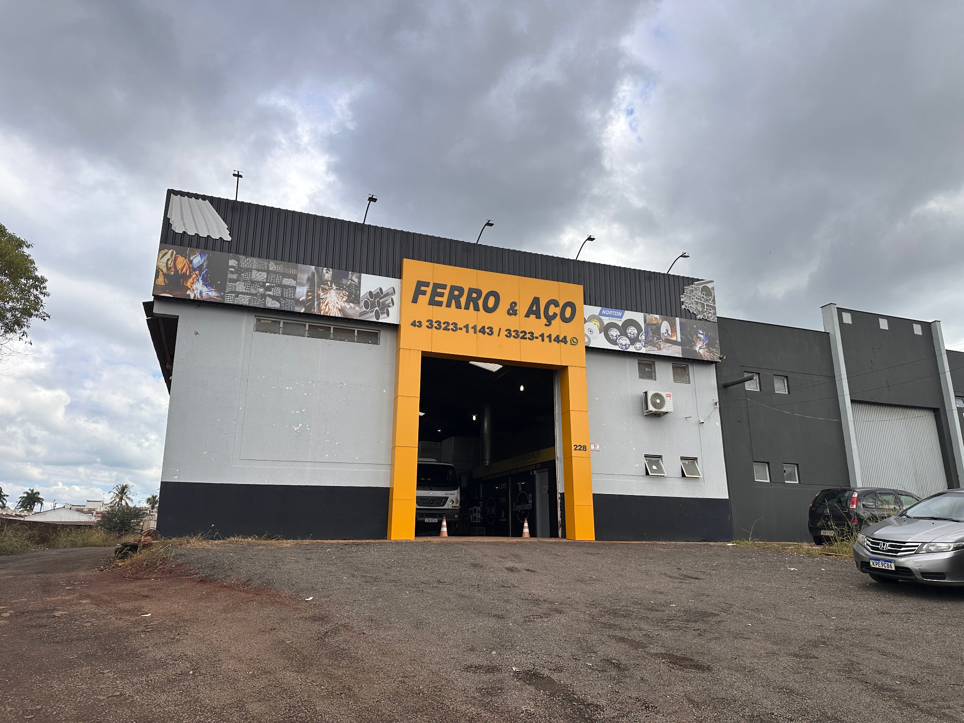 Fachada da HM Metais em Londrina.